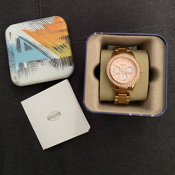 Fossil rose gold watch - Picture 2 of 8